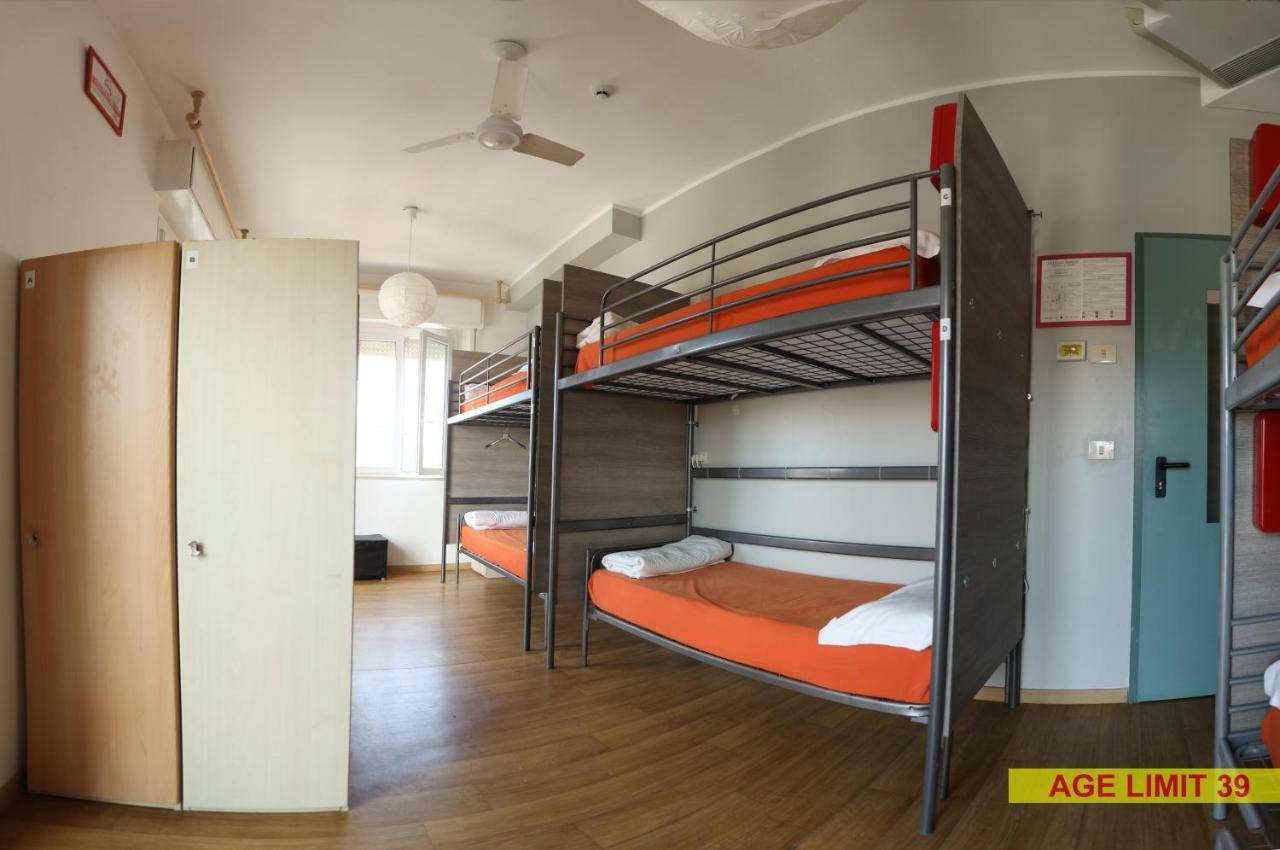 Jammin' Hostel & Bar ริมินี ภายนอก รูปภาพ